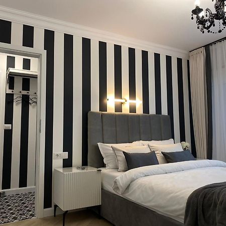 Studio Luxury Black & White Alba Iulia Exterior foto