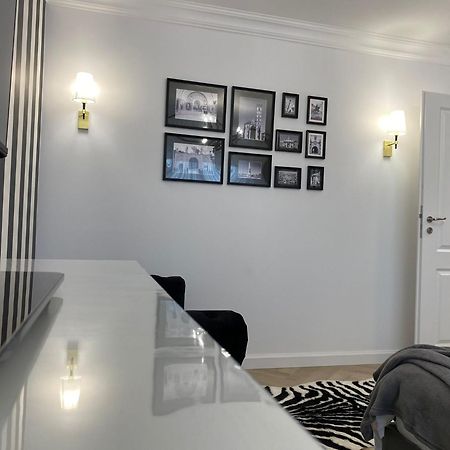 Studio Luxury Black & White Alba Iulia Exterior foto