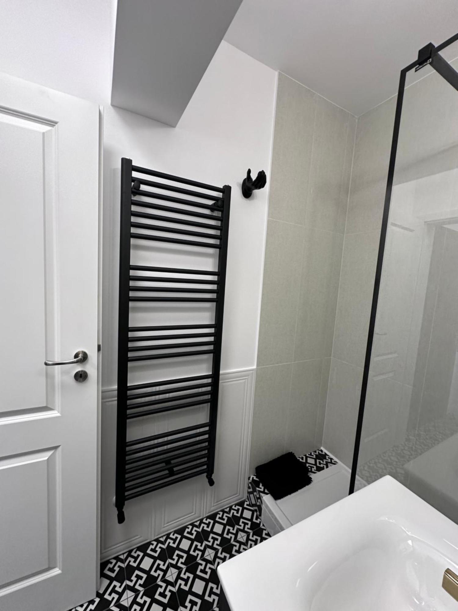Studio Luxury Black & White Alba Iulia Exterior foto